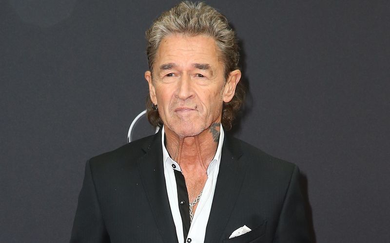 Mit "Peter Maffay und ..." (VÖ: 27. November) bringt Peter Maffay eine neue Best-of-Zusammenstellung heraus, mit der er einmal mehr gute Chancen hat, Platz eins der Albumcharts zu erreichen. Doch wer ist der Spitzenreiter in Sachen Nummer eins? Wir zeigen Ihnen die Künstler und Bands, die es schafften, zehn und mehr Alben in Deutschland ganz vorne zu platzieren ...