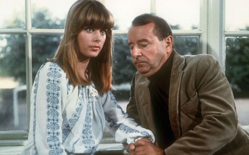 In 50 Jahren haben die "Tatort"-Macher die Grenzen des Krimiformats manches Mal gedehnt. Echte Skandale waren dennoch die Ausnahme - doch es gab sie, ausgelöst etwa durch eine blutjunge Nastassja Kinski (Szene mit Klaus Schwarzkopf). In der Galerie geht's zu den größten Aufregern des ARD-Sonntagskrimis.